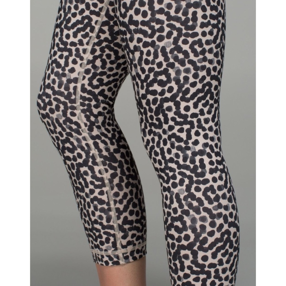 Lululemon Wunder Under Crop II Ace Spot Grain Black / Dottie Dash Grain Black 6 - Picture 8 of 11